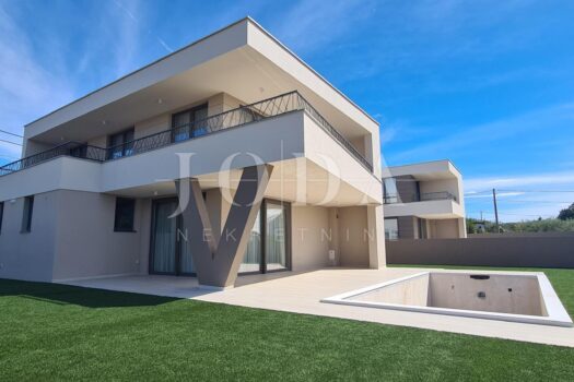 1762793199 721672724 411460 0