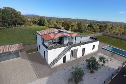 1762870667 tinjan kuca sa dva stana1 1