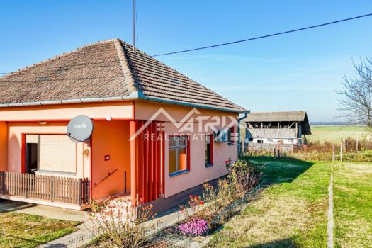 1763373072 jagodnjak prizemnica s dvoristem i pomocnim objektom 2