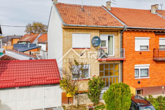 1763389292 osijek katnica s dvoristem balkonima i dvorisnim stanom 8