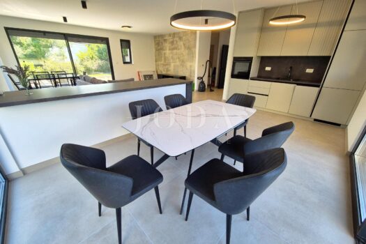 1763572275 817012 458774 0