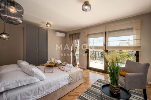 1763641026 370992807