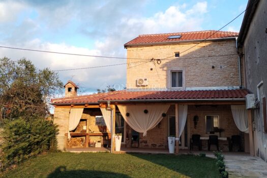 1763726709 kuca hrboki 100