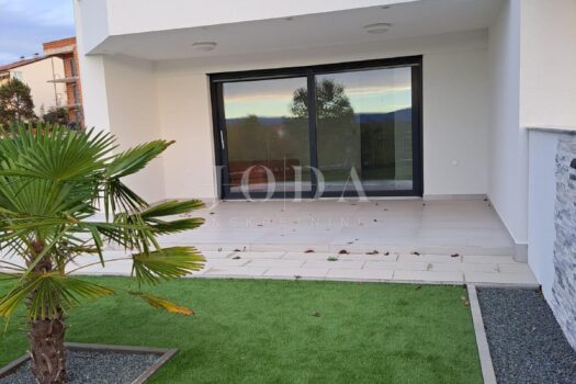 1763743811 1029422590 359731 0