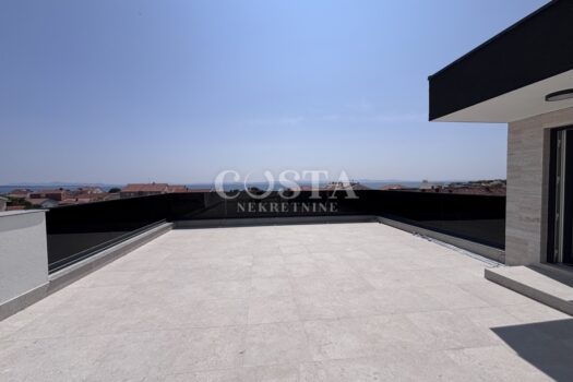 ZADAR, PRIVLAKA – Großzügiges Penthouse in einem Neubau in Meeresnähe 1764021391 img 9834