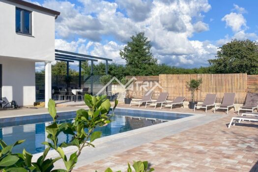 1764073278 porec okolica moderna kuca s bazenom i pogledom na more 1