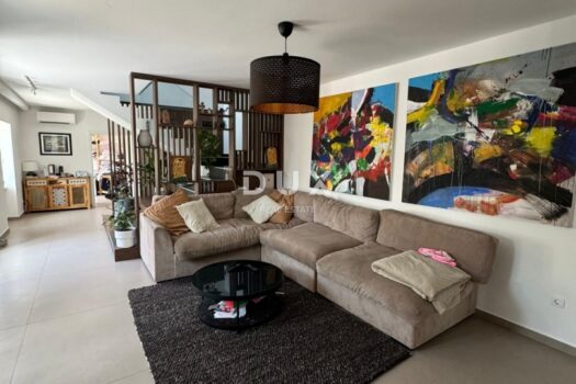 1764095811 1000084909