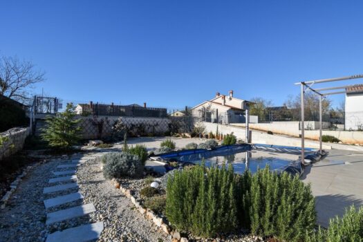 1764275527 7032 3729797 16 b 1