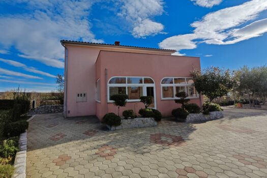 1764443500 kuca malinska 22