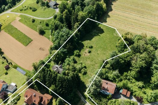 mit Grundstücksgrenzen