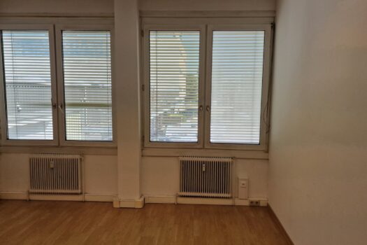 1LBMHwfdVeEnm1aqrRg5XR