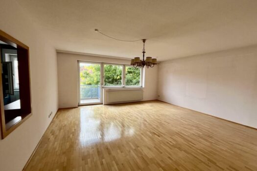 Wohnzimmer mit Ausgang auf den Balkon