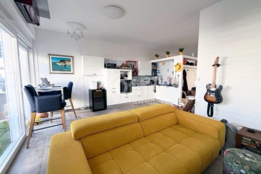 2BrEGmn9btC4pXxplYN5AH