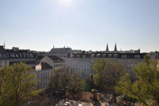 2kRaNrZ6IVy7gbz2UROUF7