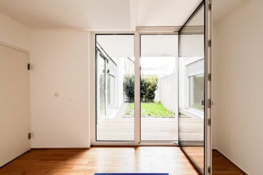 2m3XM6WgZBXW2a8dQ6YEYp