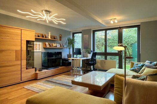 Wohnzimmer mit Gartenzugang