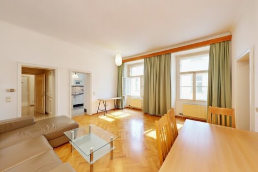 Wohnen an der Seilerstätte! Premium-Lage 1. Bezirk! 2-Zimmer-Altbauwohnung! Wohnzimmer