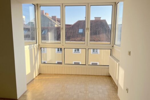 Sonnige 3-Zimmer mit Wintergarten und Balkon 3VFtNulvV0EjBIfw6Oh3NM