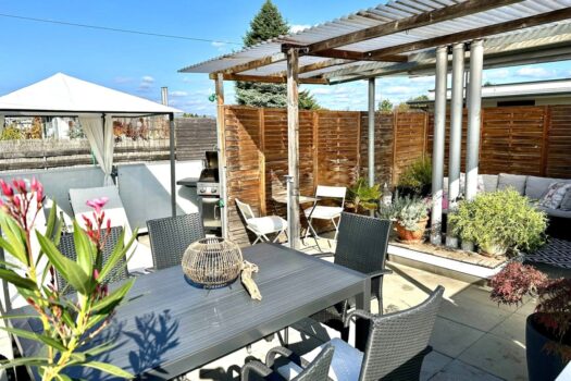 Hochwertige 3-Zimmer-Wohnung mit charmantem Wohngefühl mit privater Dachterrasse inkl. TG-Parkplatz Dachterrasse