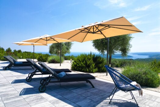 Sonnenliegen mit Meersicht - Haus unten