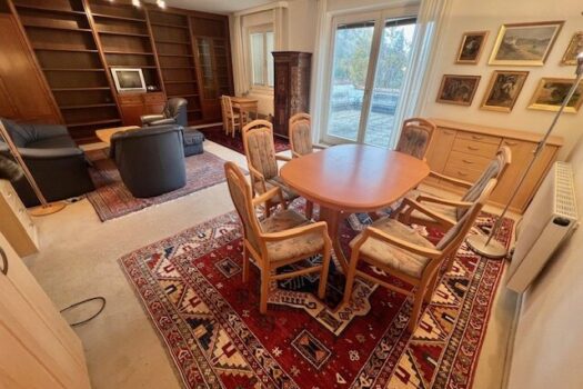 Wohnraum mit Ausgang zur Terrasse