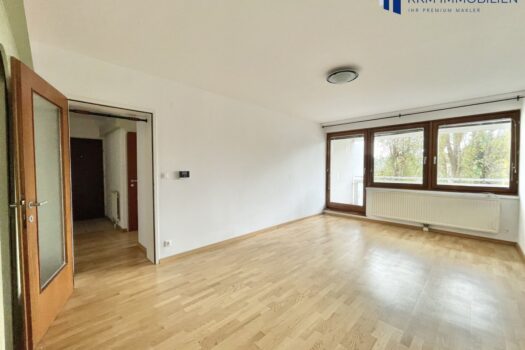Ruhige helle 3-Zimmer-Wohnung mit Loggia Wohnzimmer