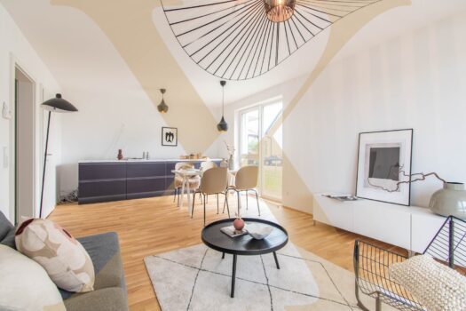 Für Anleger! Großzügige 4-Zimmer-Wohnung mit riesen Eigengarten in Leonding zu verkaufen! Wohn-/Essbereich I