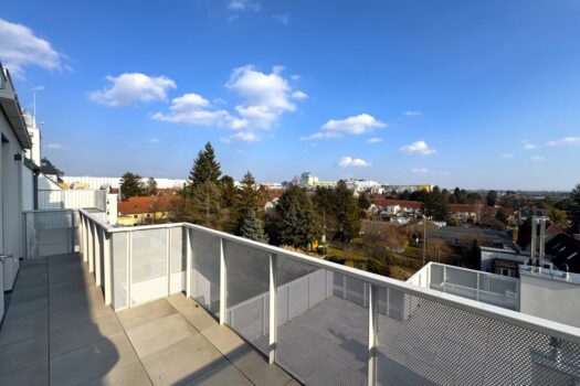 5RKrTMLCU7UMebZzYrie3T