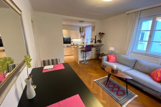 Teil-möblierte stylische Innenstadtwohnung-Ihr Wohntraum schnell erfüllt! Wohnküche