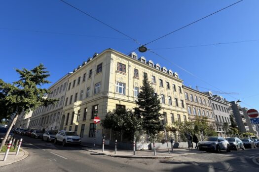 6EvTLbkmCjHt74eG5YmBcY