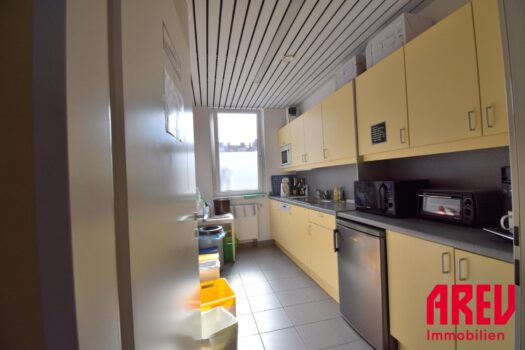 GROSSZÜGIGE RÄUME, ZEITGEMÄSSE AUSSTATTUNG - IHR NEUES BÜRO ERWARTET SIE IM 1.OG _CSC0040