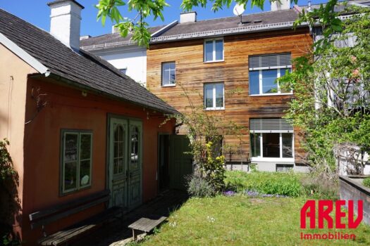 Geschmackvoll saniertes Stadthaus mit Garten und eigener Zufahrt 7MTO2R684uJbJwE51YXgAx