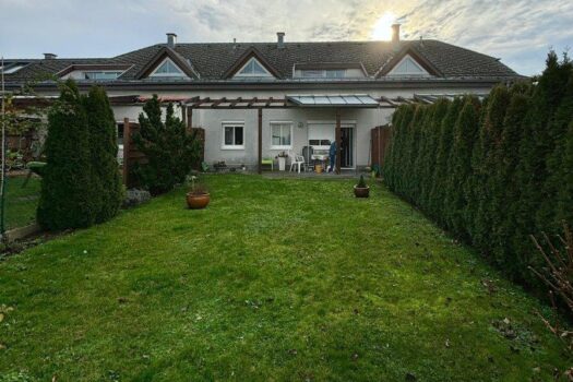 Traumhaftes Reihenhaus in zentraler Lage - 122m² Wohnfläche, 3 Zimmer, eigener Garten & mehr für nur 295.000€! 7rM7oW1nFVaeBdh5klS073