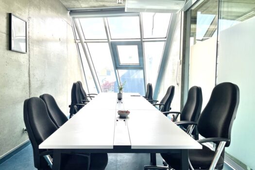 Vollausgestattetes Bürogebäude mit Tiefgarage in Hietzing Helle Konferenzräume im Dachgeschoss