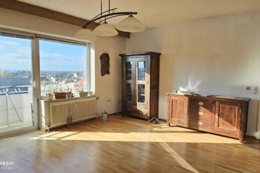 Fast wie ein Penthouse der 70er Jahre - großzügige Wohnung mit 4 Zimmern und drei Loggien Wohnzimmer