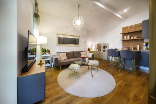 EejR7ZW5pEfJ2XaKm4Llb 1