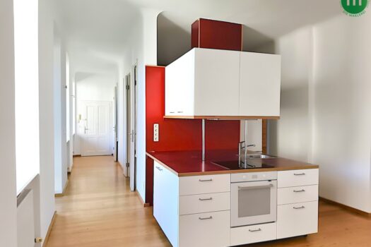 Herrliche Altbau-Wohnung: 4,5 Zimmer mit Loggia und Gartenanteil traumhaftes Wohnambiente mit hellen Räumen