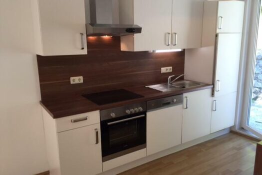 Graz Stadtrand: Nette 2 Zimmer Wohnung mit Terrasse + Gartenanteil + Parkplatz - Ateliercharakter neue Küche