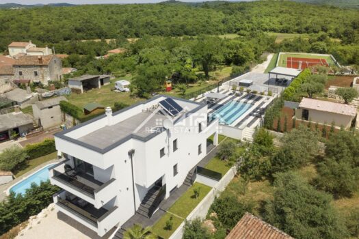 Vrsar-Gebiet, moderne Villa mit Swimmingpool und Tennisplatz 1726774449 moderna kuca sa bazenom i pogledom na more prodaja vrsar 20