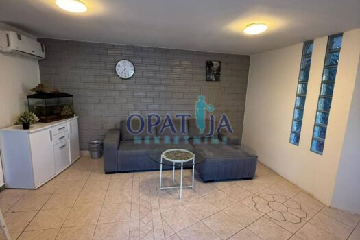 1764587174 1764586303262