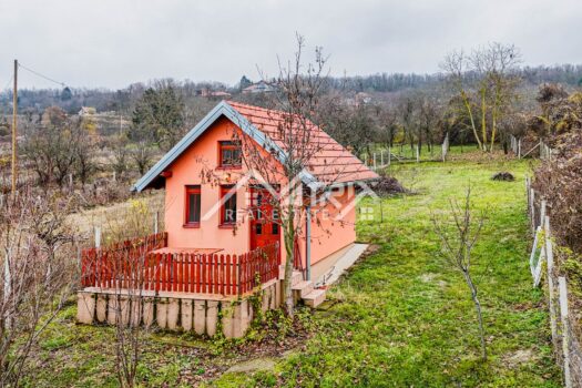 1764942114 draz vikendica na brdu s terasom i vocnjakom 9