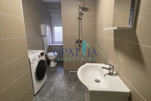 1765358642 1765357703552