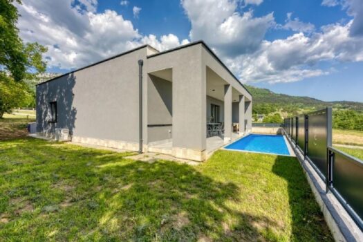 1766221589 591677549