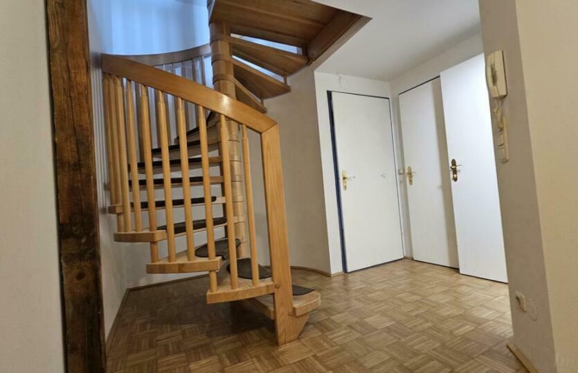 Eingangsbereich mit Wendeltreppe