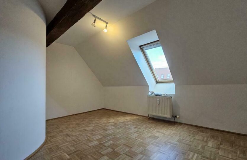 geräumiges Schlafzimmer