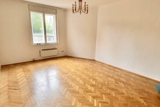 ruhige, helle, Innenhof Garconniere- im Parterre - Sofortbezug Wohn-Schlafzimmer