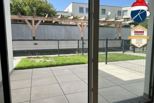 Terrasse und kleiner Vorgarten