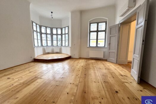 Erstbezug provisionsfrei: Toprenovierter 95m² Altbau mit Einbauküche im Renaissance-Juwel! Wohnzimmer