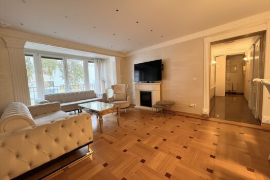 Zentral, hell, perfekt: Familienwohnung nahe Donaukanal ! 1jvT1YLyWyENFc73zvydD0