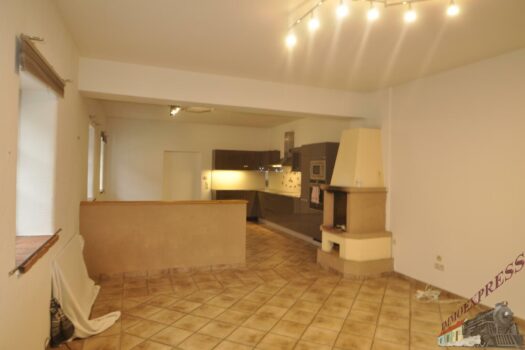 Großzügig angelegte Wohnung in Pressbaum mit Pergola, Pool und sehr großem Garten Bild1